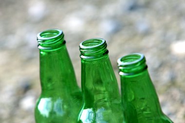 Bouteilles en verre isolées