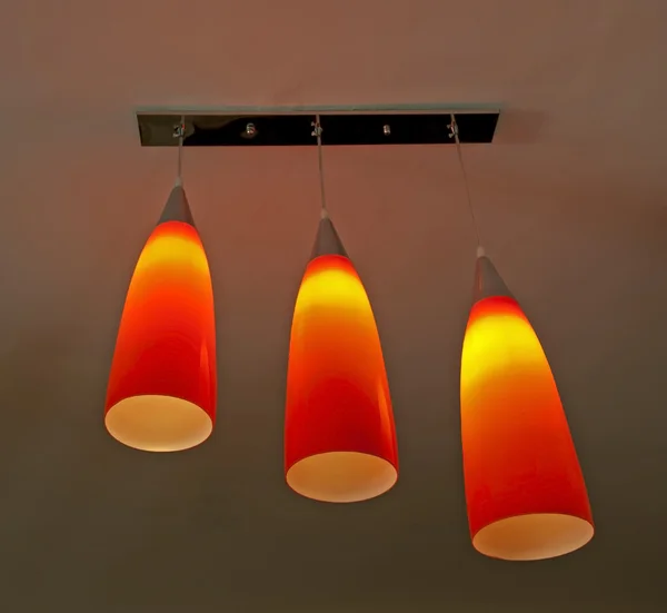Lampy wiszące w mieszkaniu — Zdjęcie stockowe