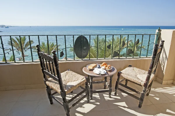 Vista tropicale sul mare da un balcone — Foto Stock