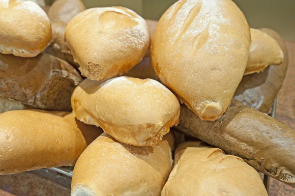 Expositor de pan en un buffet de hotel — Foto de Stock