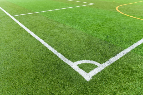 Campo de futebol relvado artificial — Fotografia de Stock