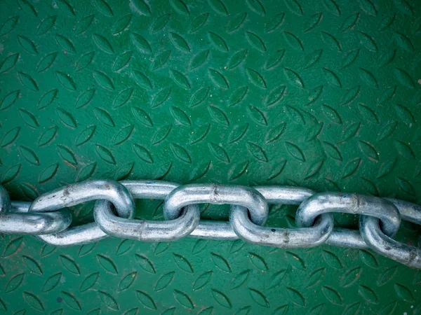 Big Silver chain on Green — Stock Photo, Image