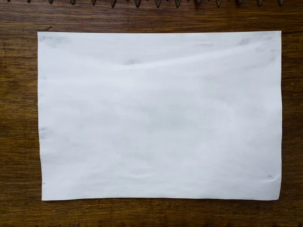 Dokument white paper klacek na dřevo — Stock fotografie