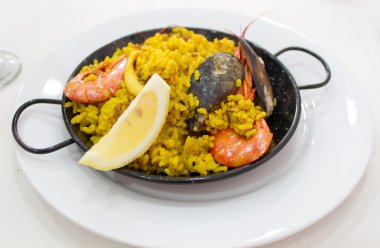 paella kısmı metal plaka görev yaptı.