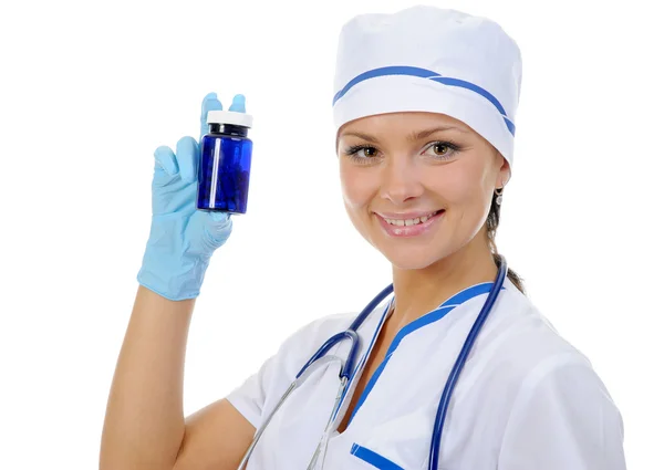 Doutor segurando uma pílula . — Fotografia de Stock