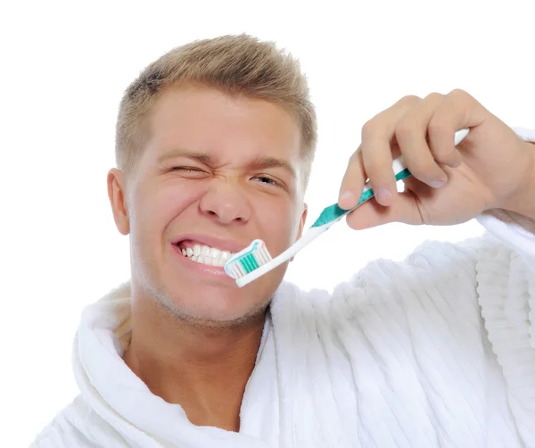 Muž si čistí zuby — Stock fotografie