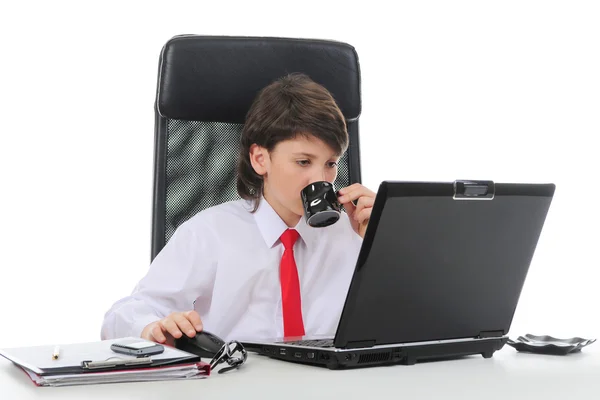 Молодой бизнесмен с помощью ноутбука Лицензионные Стоковые Фото