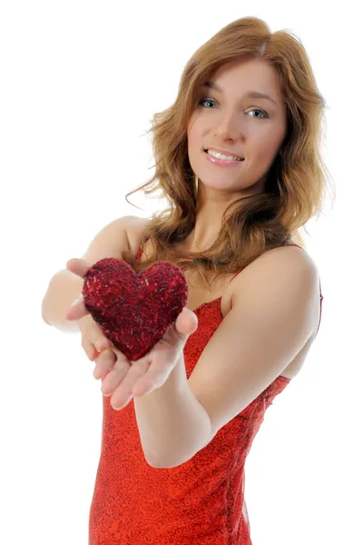 Žena držící srdce — Stock fotografie
