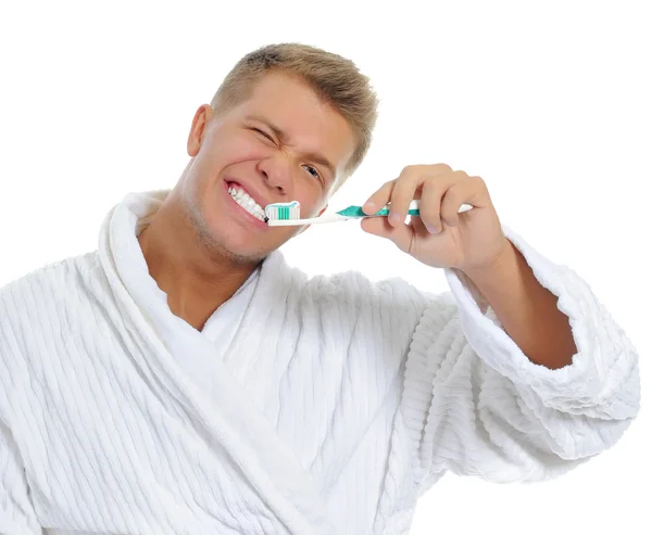Hombre cepillándose los dientes — Foto de Stock