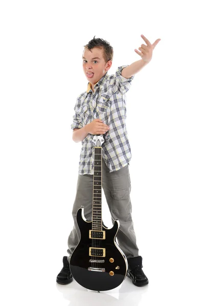 Μικρό μουσικός παίζοντας κιθάρα — Φωτογραφία Αρχείου