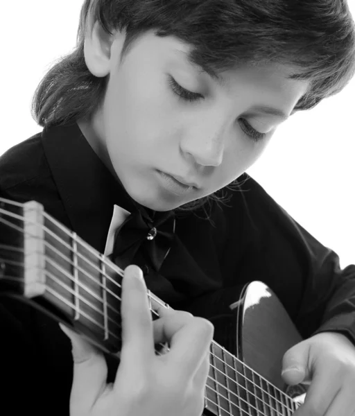작은 소년 음악가 재생 기타 — 스톡 사진