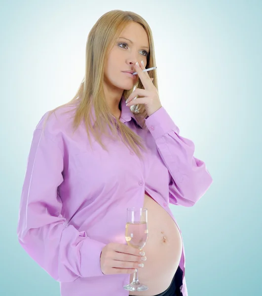 Schwangere mit Alkohol — Stockfoto