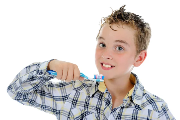 Güzel bir çocuk, dişlerini temizler — Stok fotoğraf