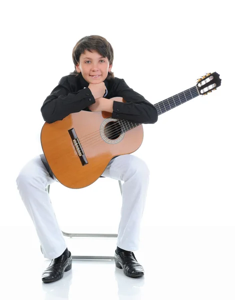 Küçük çocuk müzisyen gitar çalmak — Stok fotoğraf