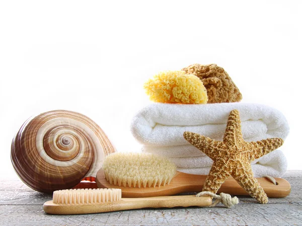 Sortiment av spa penslar och svampar på vit — Stockfoto