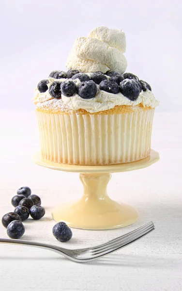 Summer dessert with blueberries and whip cream — Stock Photo, Image
