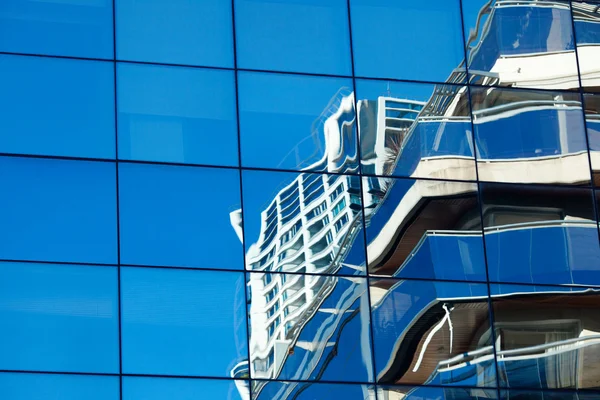 Hintergrund des gläsernen modernen Bürogebäudes — Stockfoto