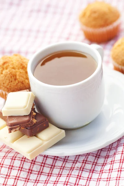 Bar of chocolate,tea and muffin on plaid fabric — Stock Photo, Image