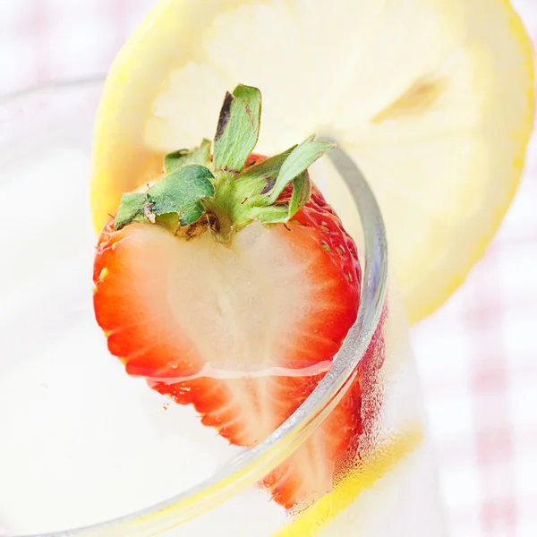Cocktail with ice,lemon and strawberries — Stock Photo, Image