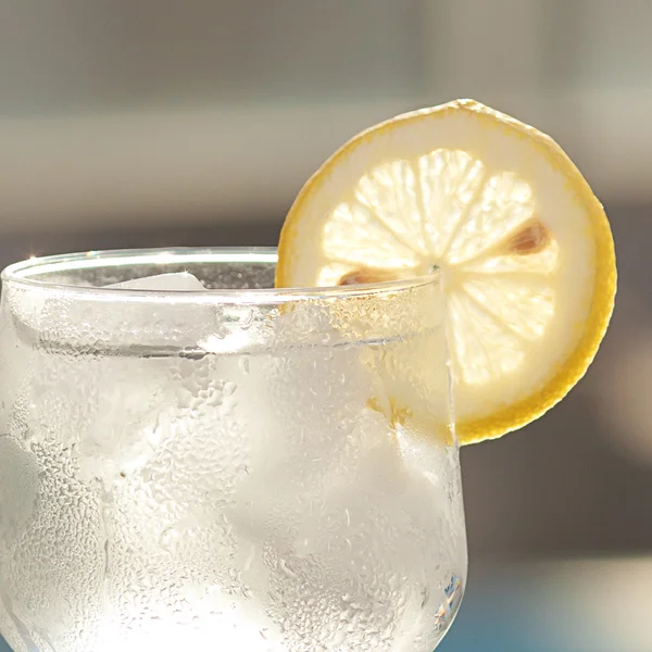 A wine glass with ice and lemon — Stock Photo, Image