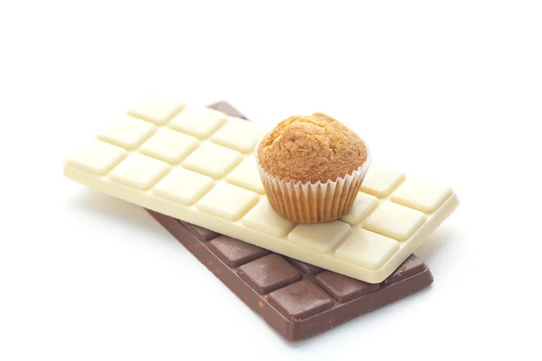 Bar of chocolate and muffin isolated on white — Stock Photo, Image