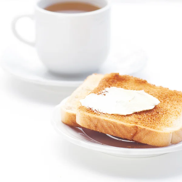 Čaj a toast s máslem, izolované na bílém — Stock fotografie