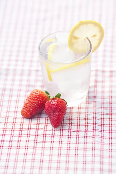 Cocktail with ice, lemon and strawberry — Stock Photo, Image