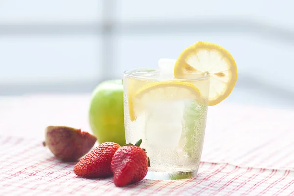 Cocktail with ice,lemon, fig and strawberries — Stock Photo, Image