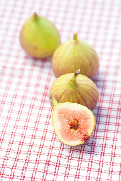 Figs on plaid fabric — Stock Photo, Image