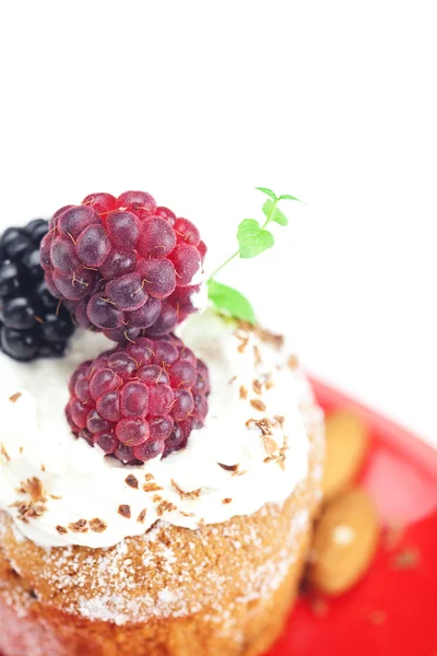 Muffin with whipped cream,mint, raspberries, blackberries and nu — Stock Photo, Image