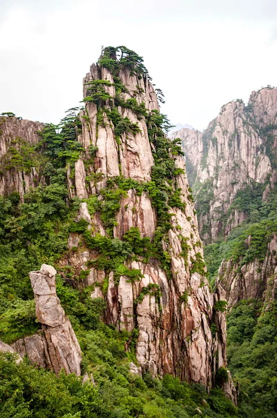 Хуаншань гірський пік — стокове фото