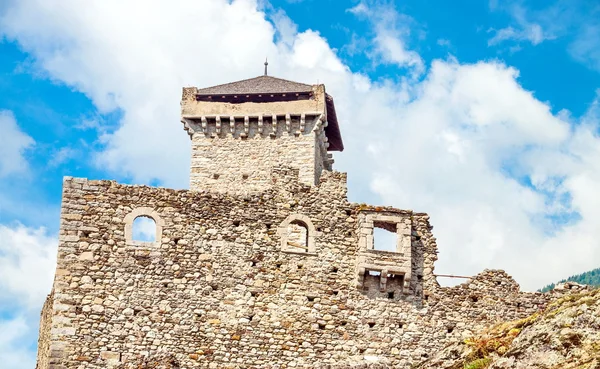 Ossana の聖マイケル城 — ストック写真