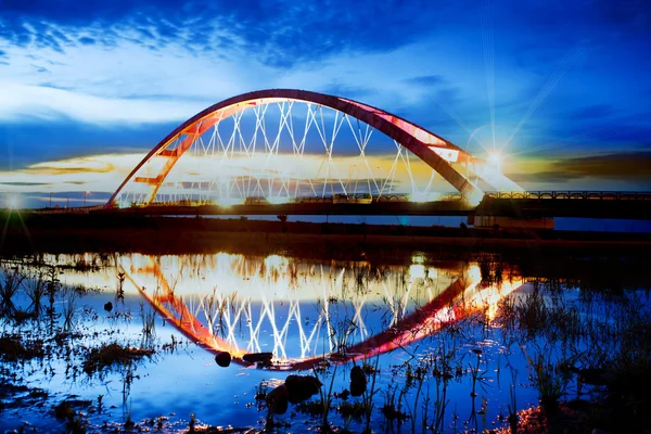 Cor Pôr do sol vermelho da ponte, Chuk Yuen, condado de Taoyuan, Taiwan — Fotografia de Stock