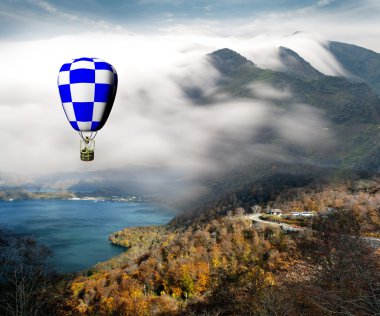 güzel arka plan ile renkli sıcak hava balonları