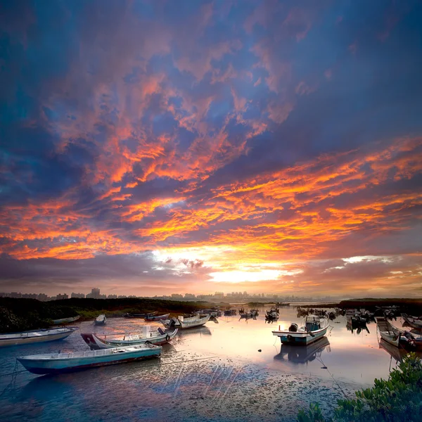 Last sunrise and fishing sub-dug — Stock Photo, Image