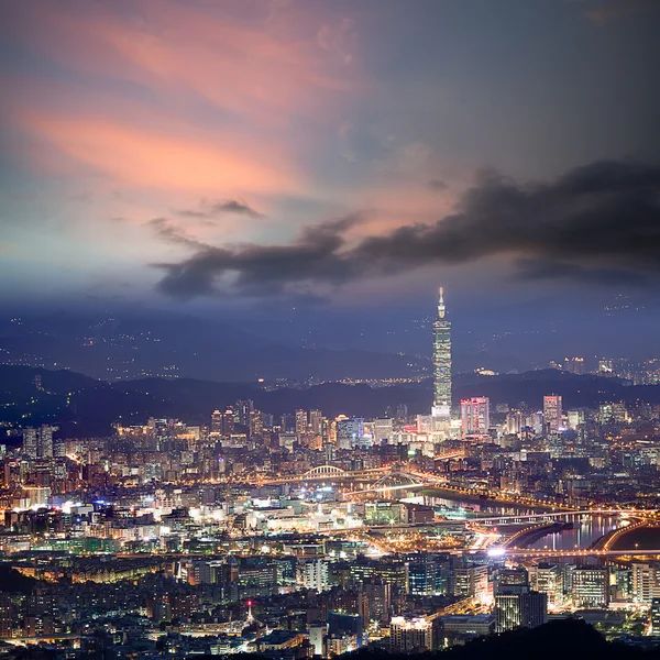 Ночные сцены города Тайбэй — стоковое фото