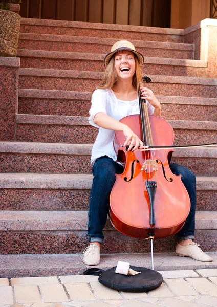 Woman playing cello on the stairway outdoors — Stock Photo, Image