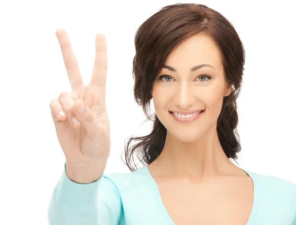 Young woman showing victory sign — Stock Photo, Image