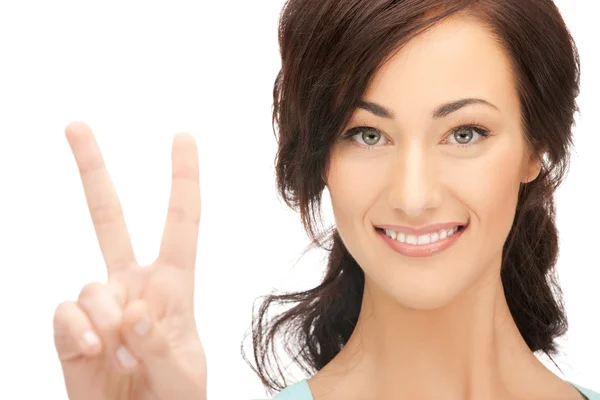Young woman showing victory sign — Stock Photo, Image
