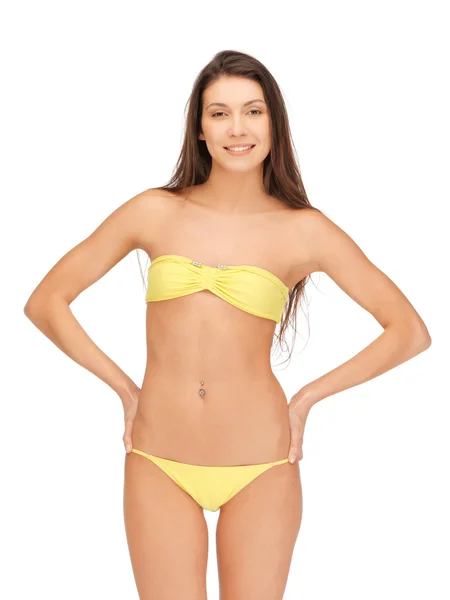 Vacker kvinna i bikini — Stockfoto