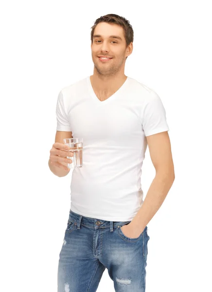 Homem de camisa branca com copo de água — Fotografia de Stock