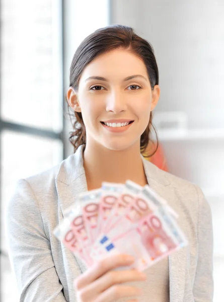 Mooie vrouw met euro contant geld — Stockfoto