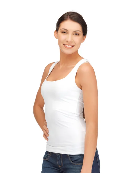 Femme souriante en t-shirt blanc vierge — Photo