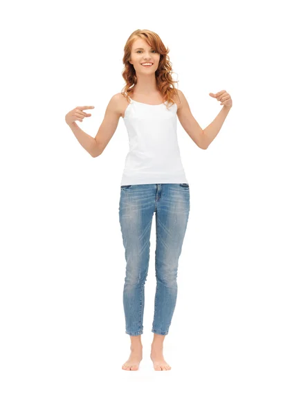 Sonriente chica adolescente en blanco camiseta — Foto de Stock