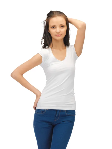 Tizenéves lány üres fehér póló — Stock Fotó