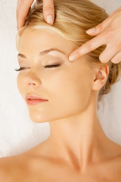 Beautiful woman in massage salon — Stock Photo, Image
