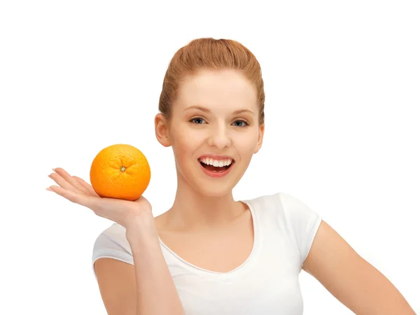 Teenager Mädchen mit Orange — Stockfoto