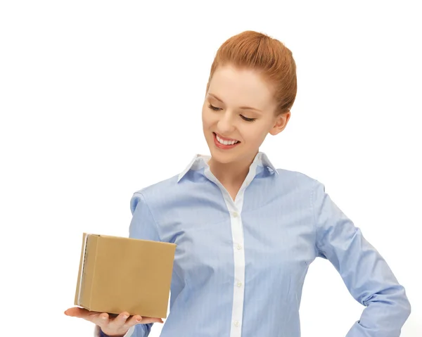 Mujer con caja de cartón — Foto de Stock