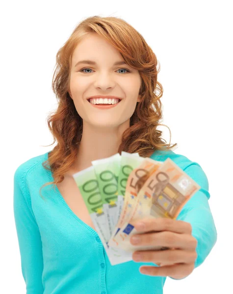 Счастливая девочка-подросток с евро наличными деньгами — стоковое фото