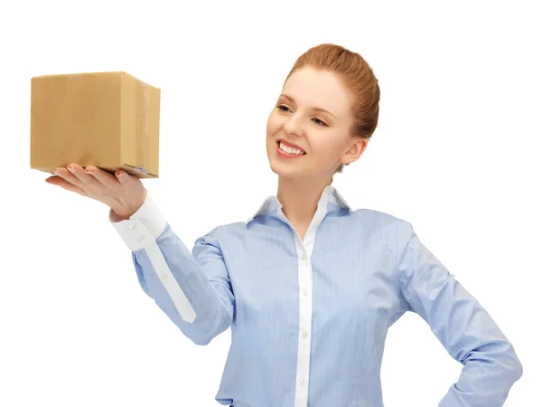 Жінка з картонною коробкою — стокове фото